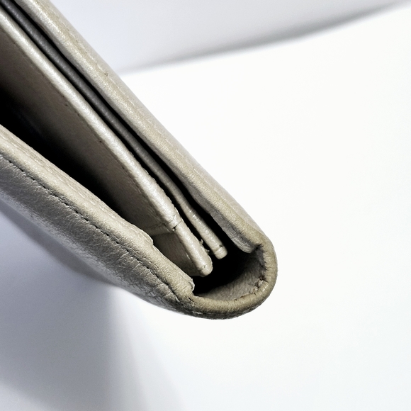 CHANEL Camelia Metallic bifold Wallet - Picture 10 of 12